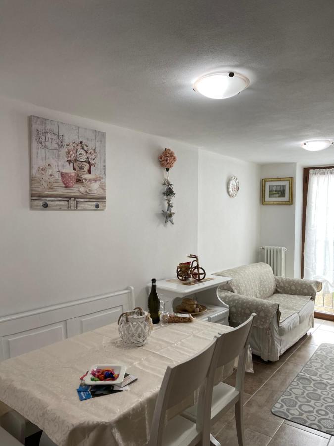 La Casa Di Pucci Nel Borgo Affrescato Di Parlasco Cortenova Luaran gambar