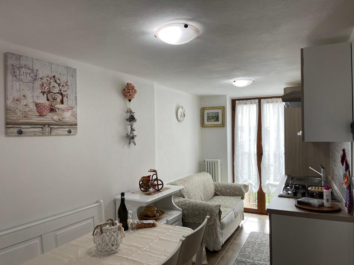 La Casa Di Pucci Nel Borgo Affrescato Di Parlasco Cortenova Luaran gambar