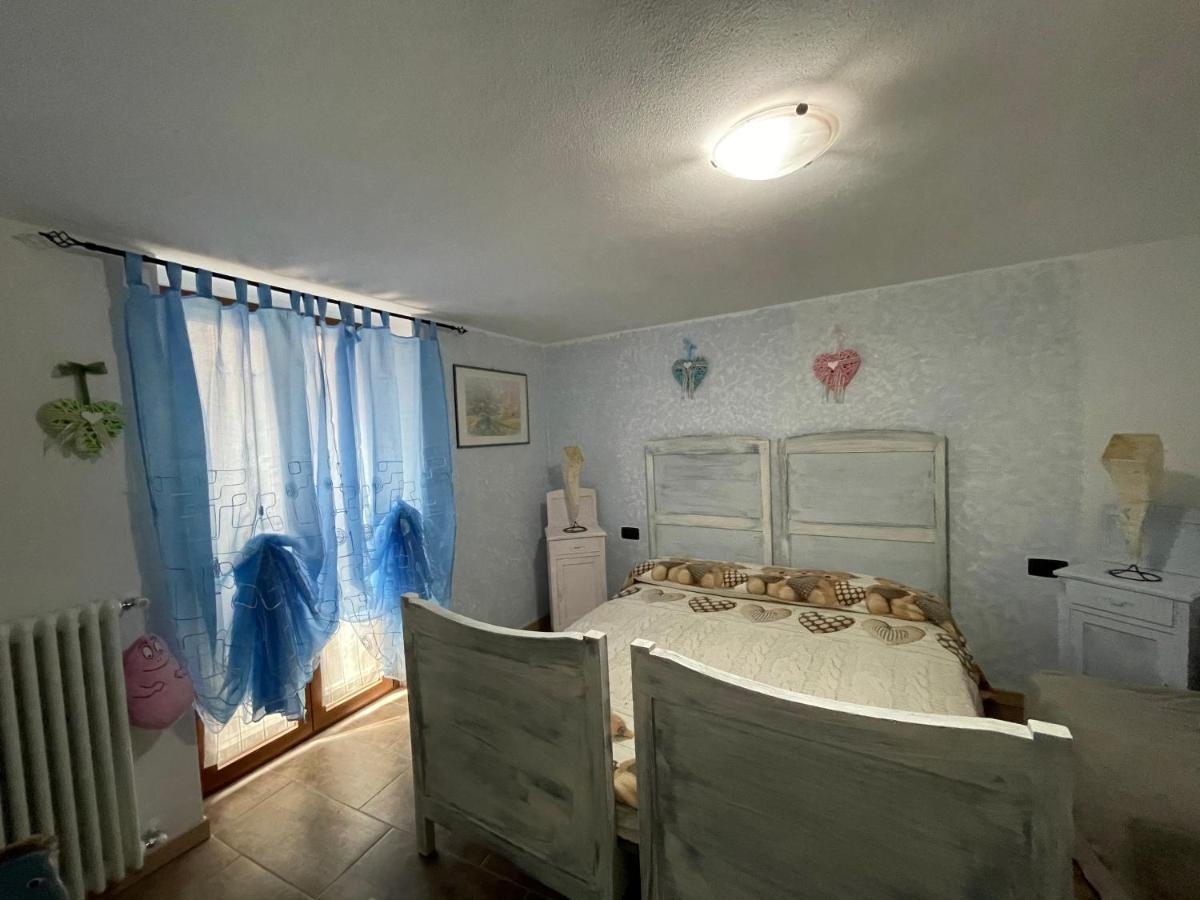 La Casa Di Pucci Nel Borgo Affrescato Di Parlasco Cortenova Luaran gambar