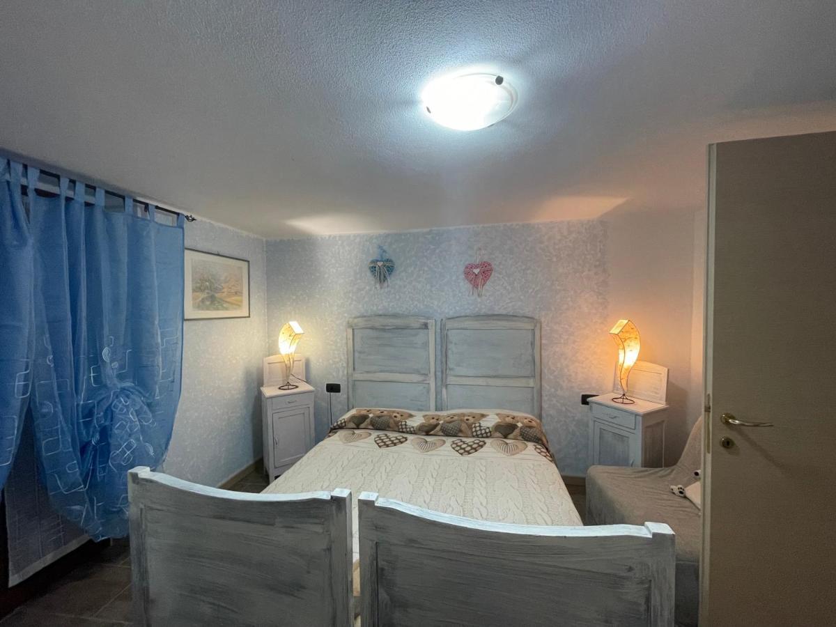 La Casa Di Pucci Nel Borgo Affrescato Di Parlasco Cortenova Luaran gambar