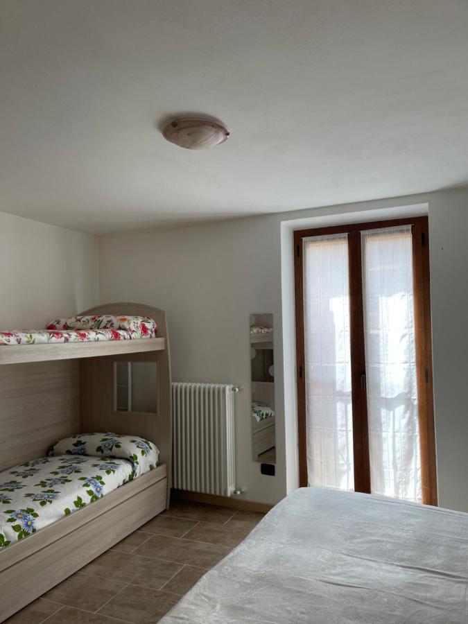 La Casa Di Pucci Nel Borgo Affrescato Di Parlasco Cortenova Luaran gambar
