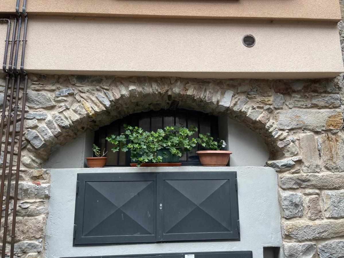 La Casa Di Pucci Nel Borgo Affrescato Di Parlasco Cortenova Luaran gambar