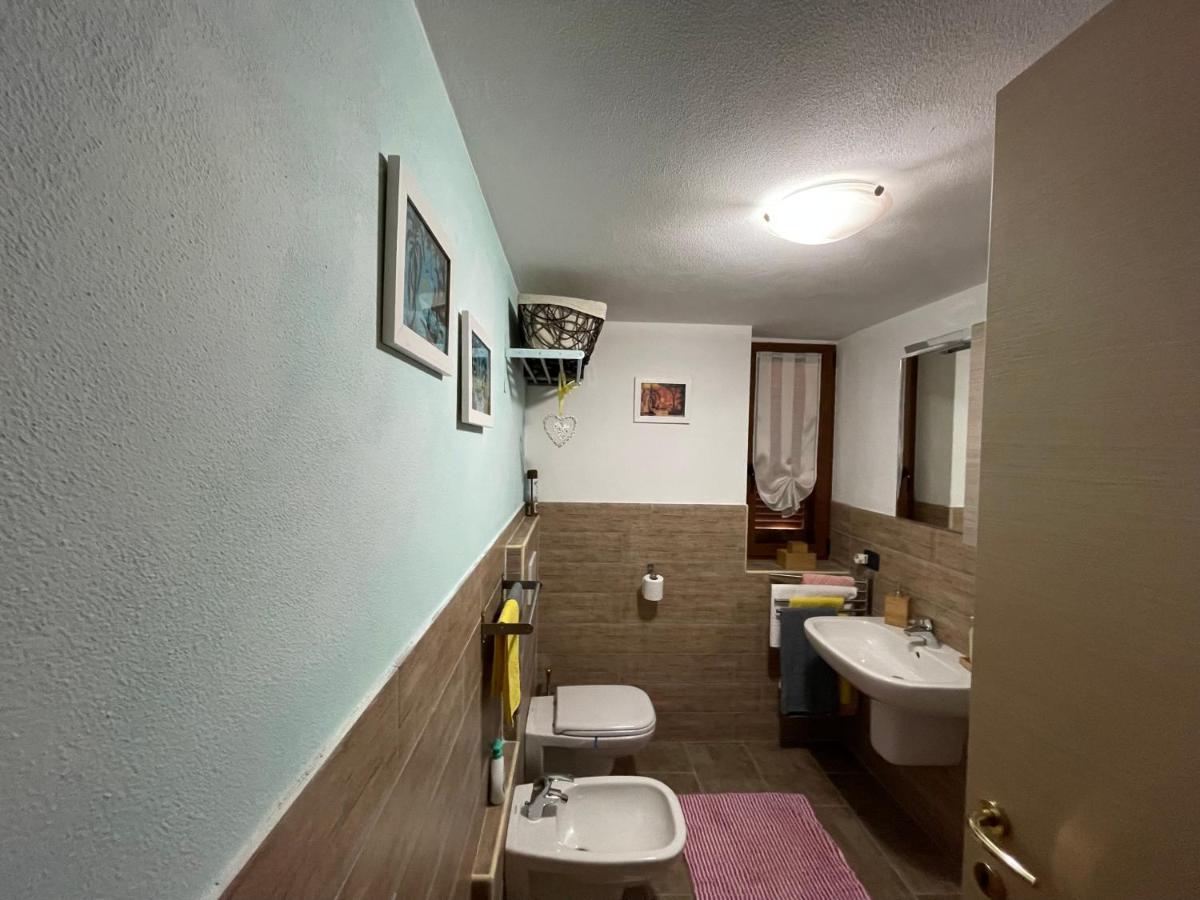 La Casa Di Pucci Nel Borgo Affrescato Di Parlasco Cortenova Luaran gambar