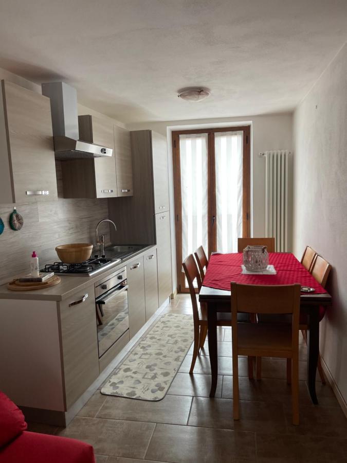 La Casa Di Pucci Nel Borgo Affrescato Di Parlasco Cortenova Luaran gambar