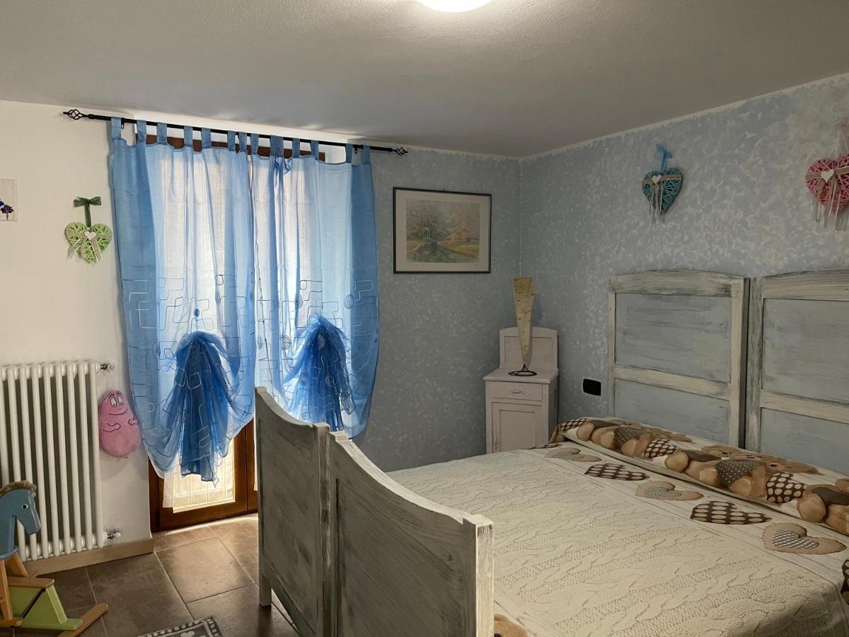 La Casa Di Pucci Nel Borgo Affrescato Di Parlasco Cortenova Luaran gambar